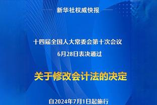 人帅穿啥都好看！布克身披NHL底特律红翼球衣 阳光帅气运动风